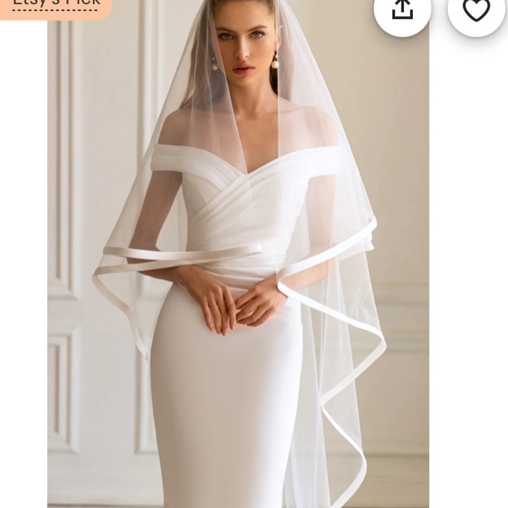 Elegant Satin-Trim Bridal Veil with Blusher Ivory